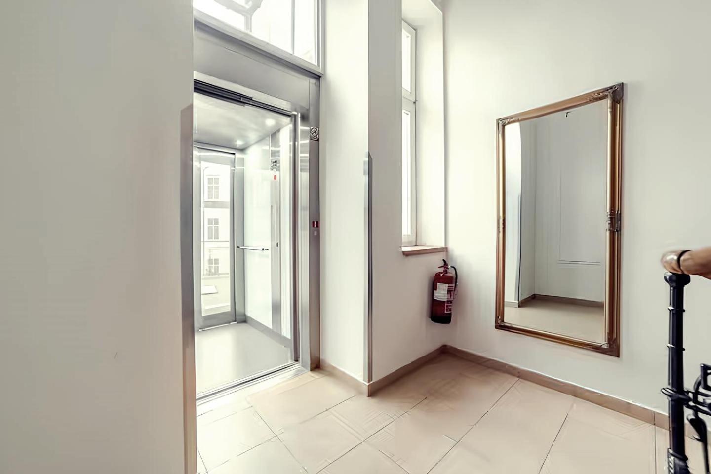 Stylish In Heart Of Zizkov Near Iconic Sites Apartment Prag